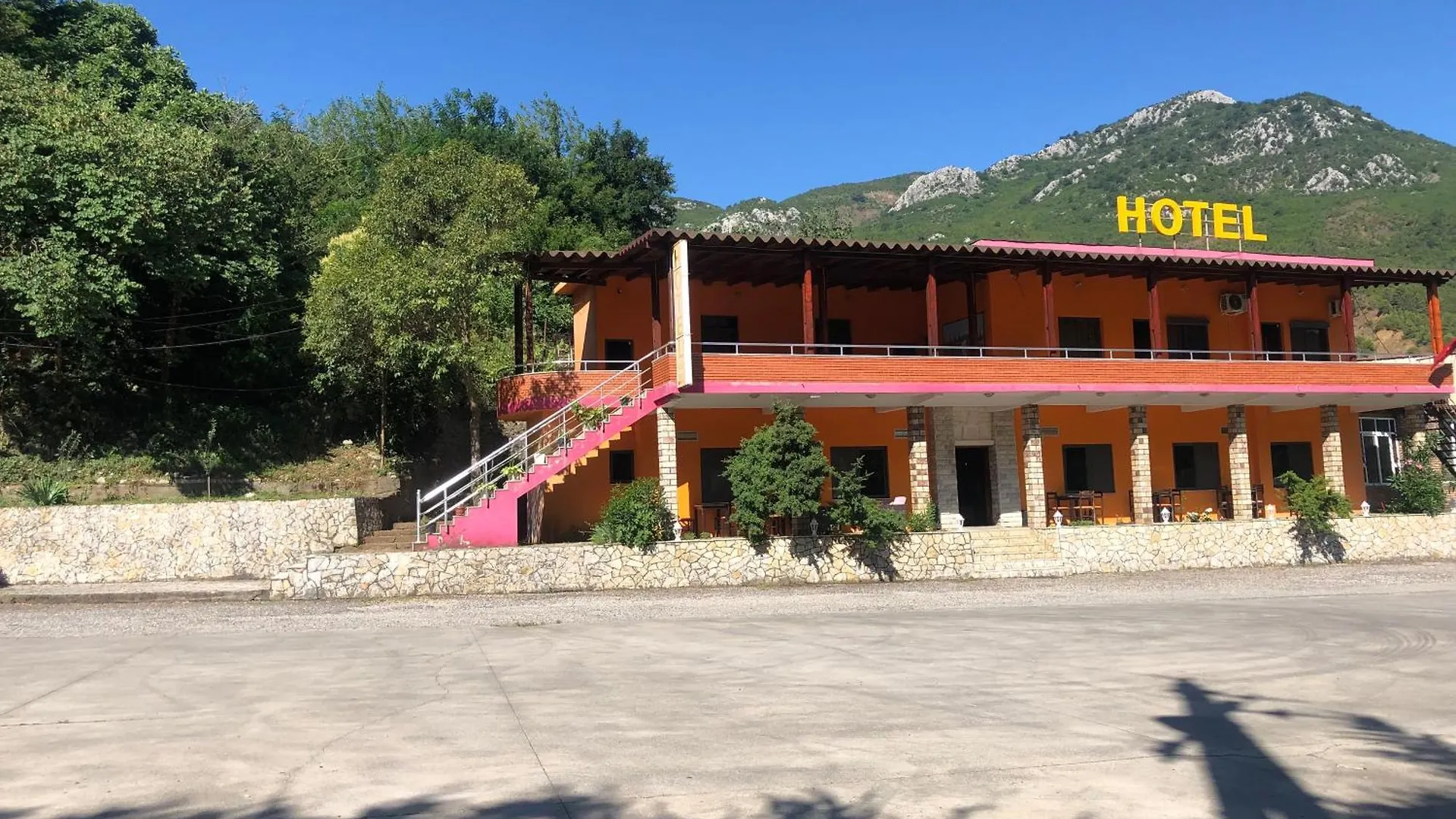 Hotel Xhej Rubik 3*,  Albania